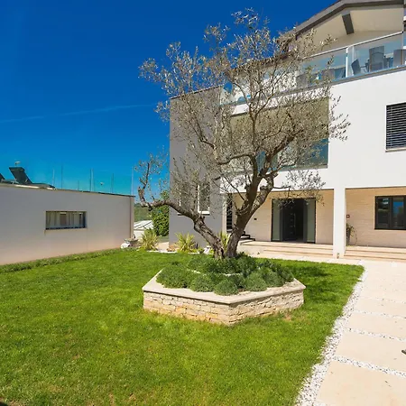 La Mer-2 By Interhome * Pula